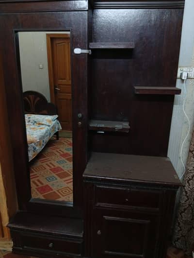 dressing table good condition mirror 100 ok