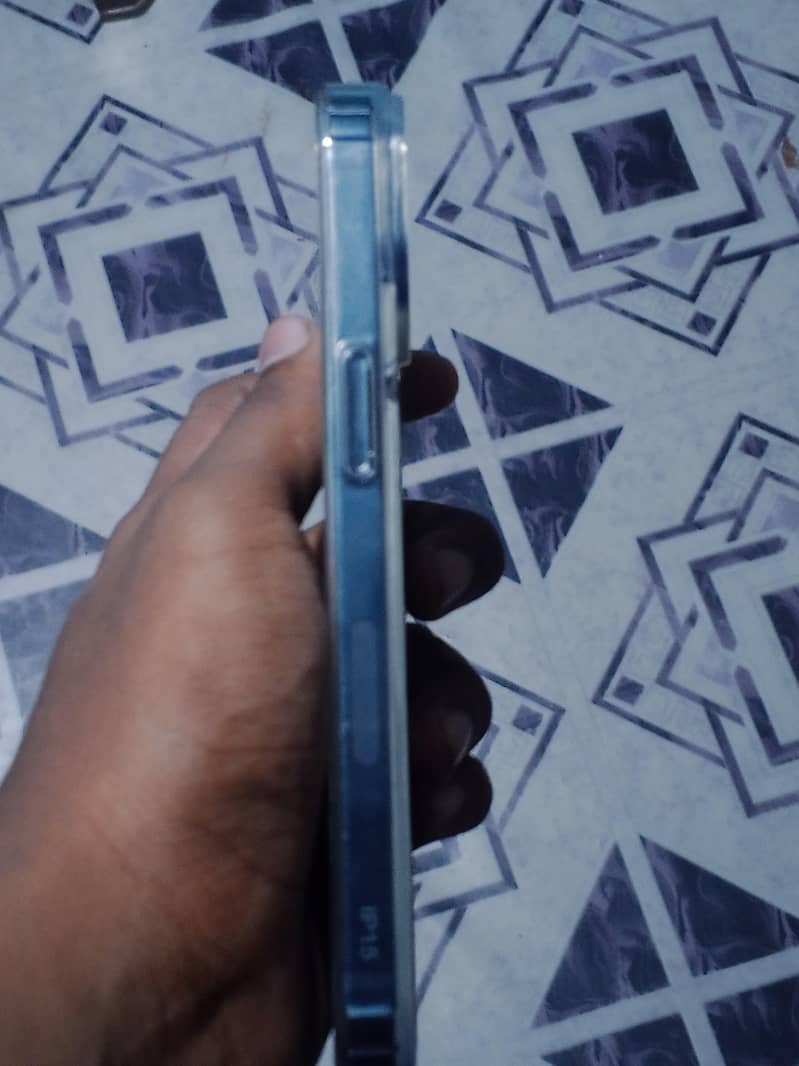Apple iPhone 13 1