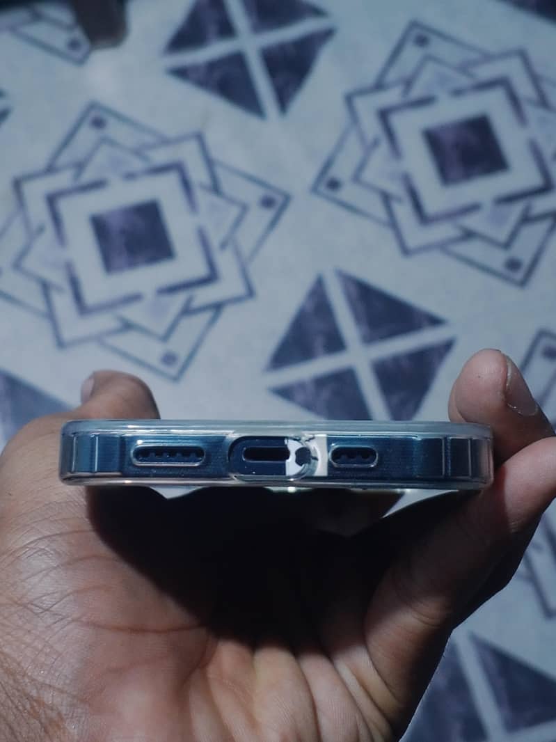 Apple iPhone 13 4