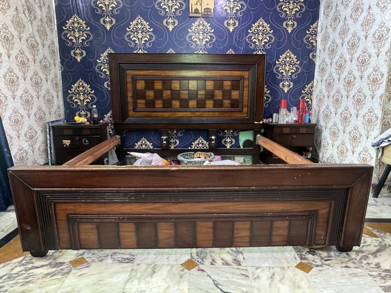Double bed with side tables 0