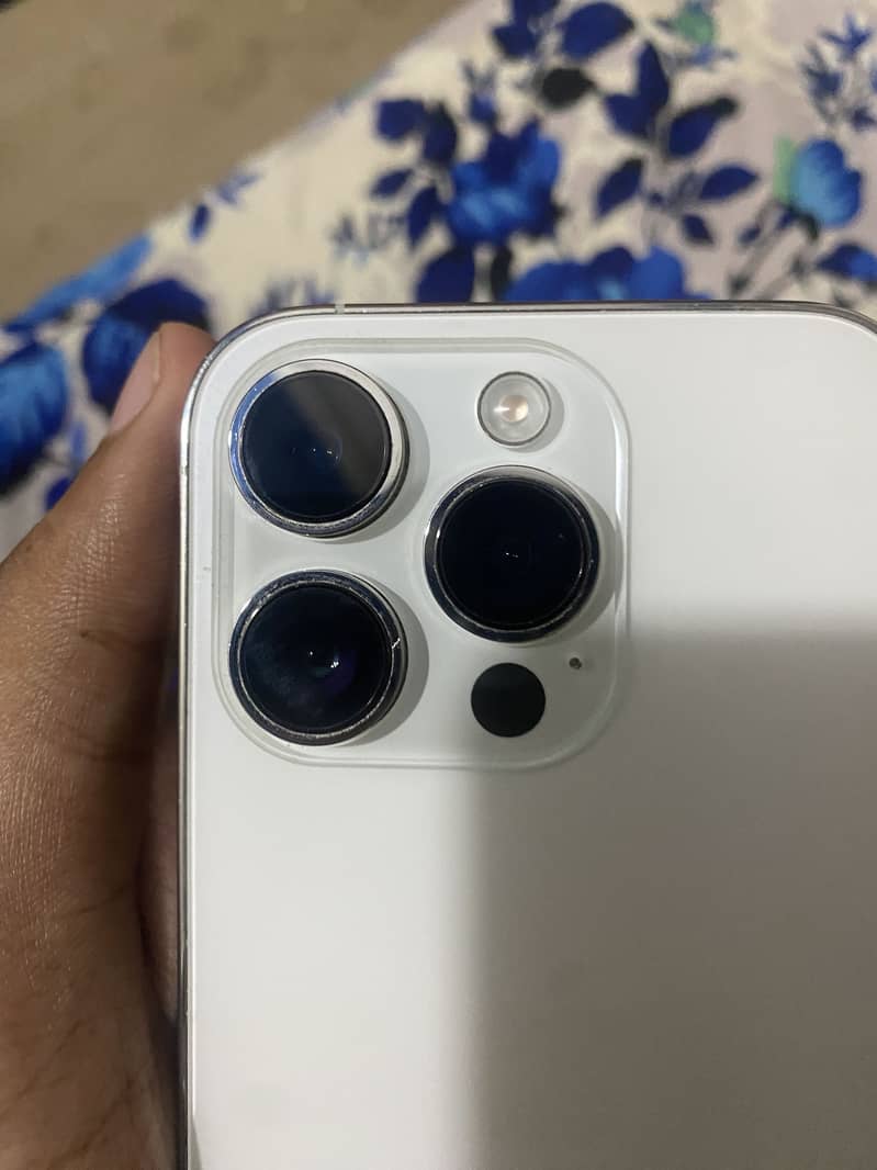 Apple iPhone 14 Pro 1