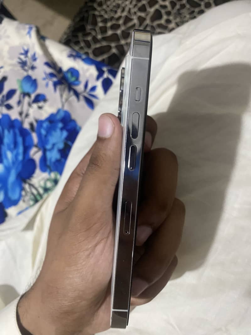 Apple iPhone 14 Pro 3