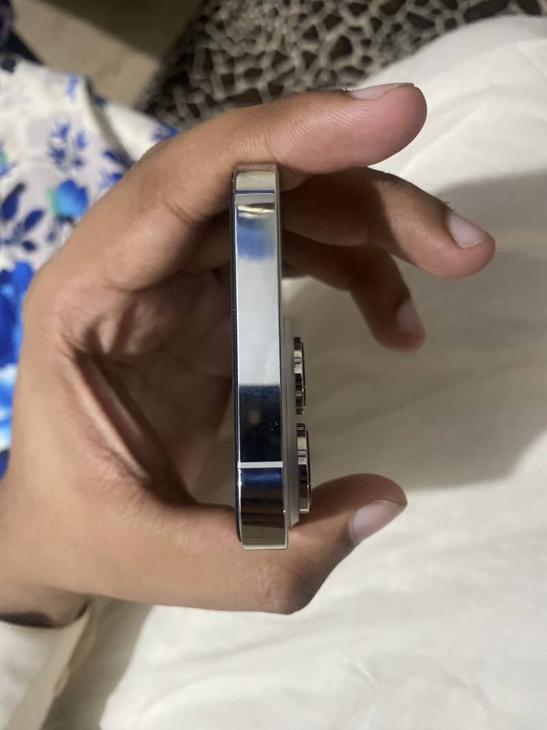 Apple iPhone 14 Pro 4