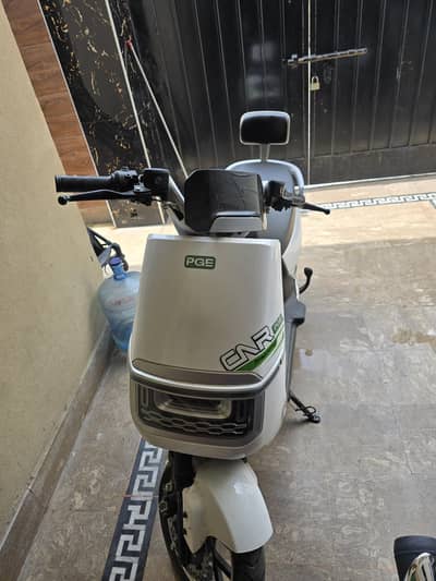 PGE Electric Scooty For Sell 1200W Range 90km