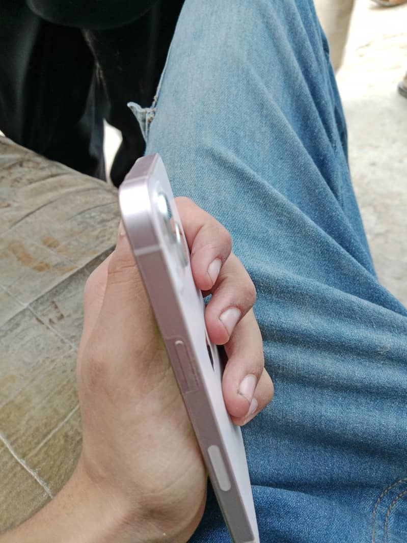 Apple iPhone 13 4