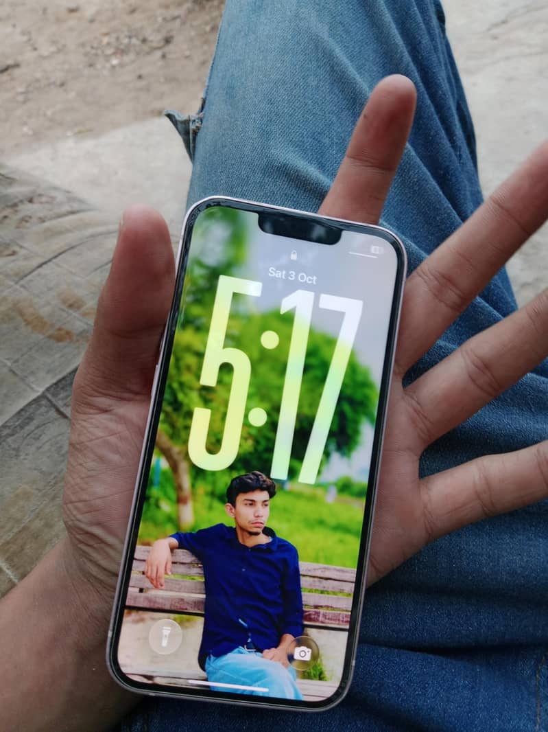Apple iPhone 13 6