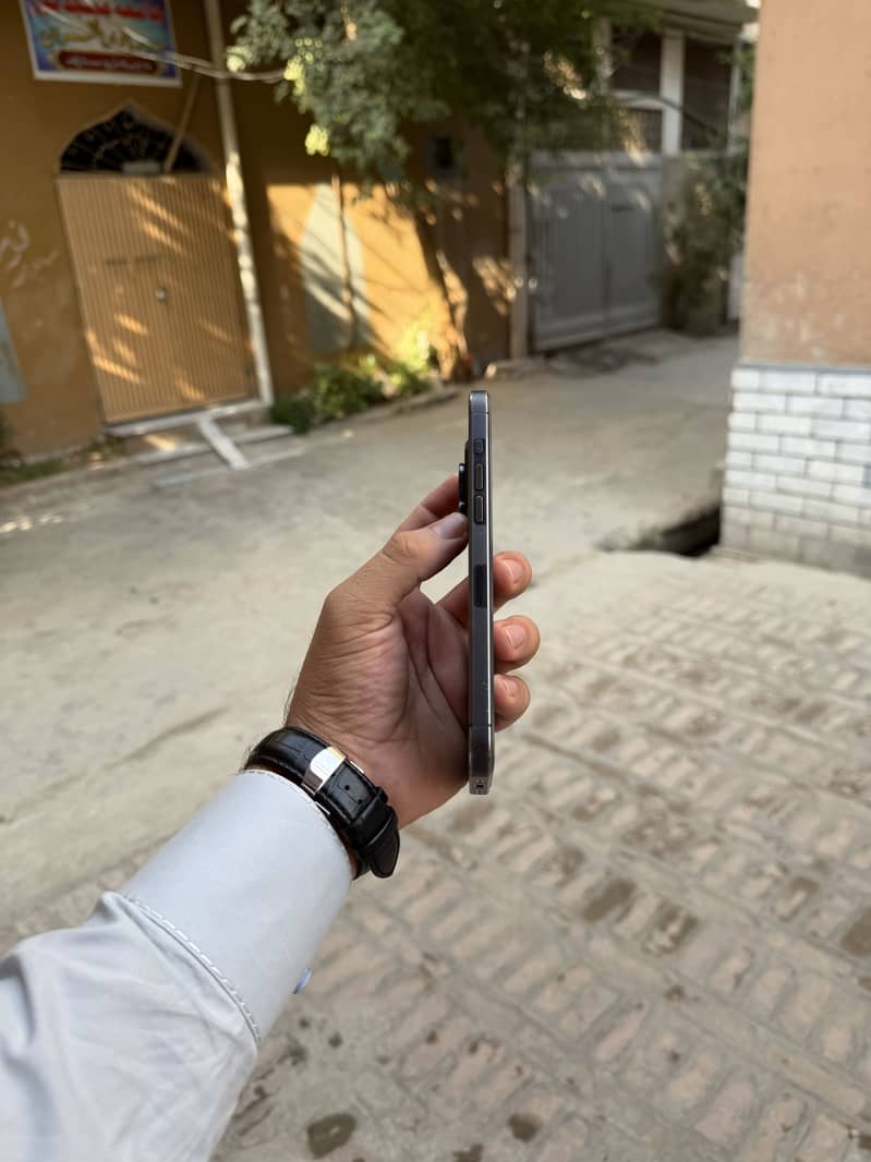 Apple iPhone 15 Pro Max 5