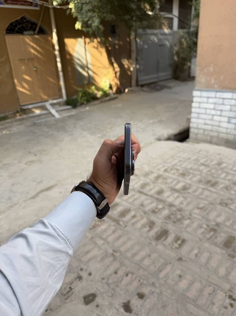 Apple iPhone 15 Pro Max 6