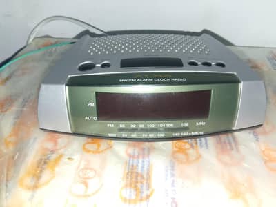 FM/AM. and Alarm clock