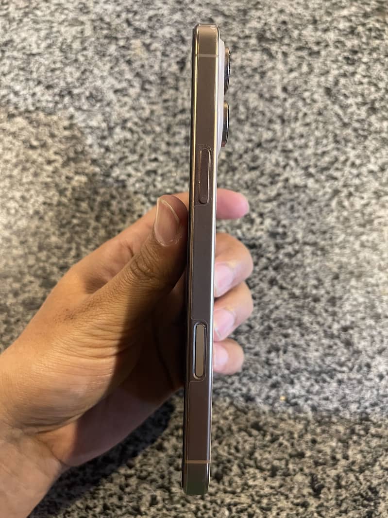 Apple iPhone 16 Pro Max 3