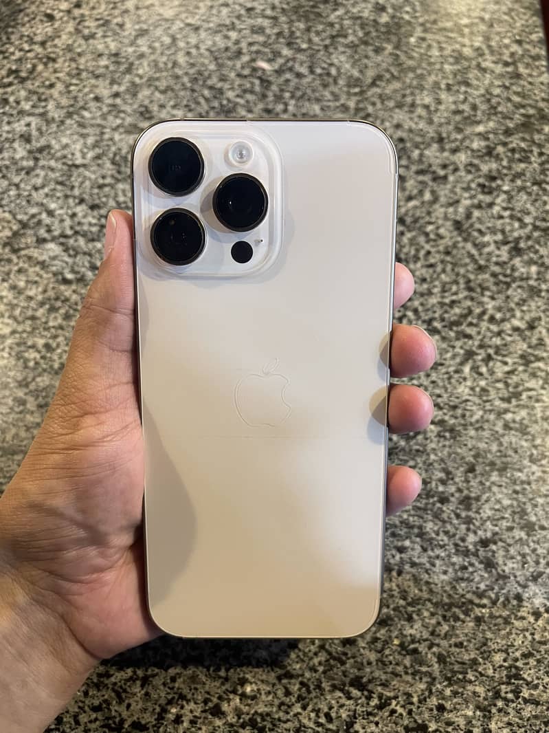Apple iPhone 16 Pro Max 4
