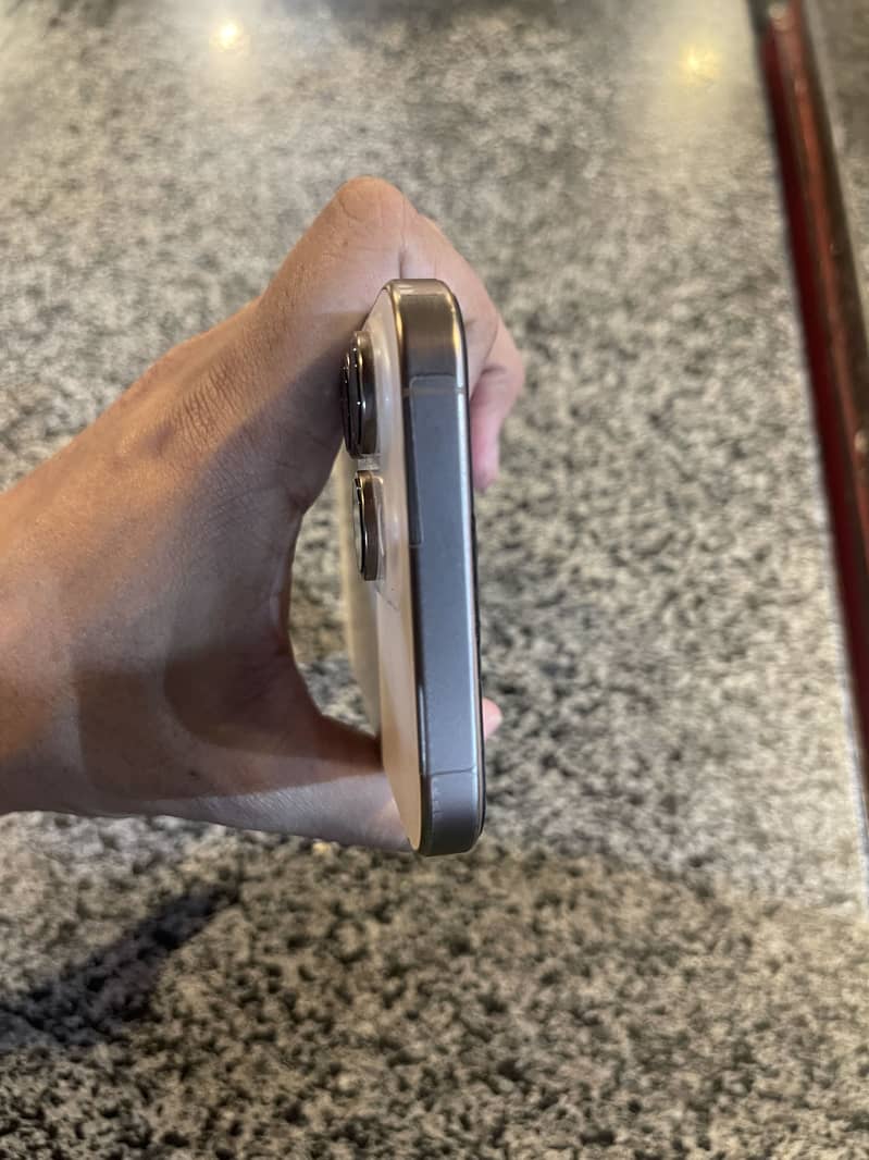 Apple iPhone 16 Pro Max 5
