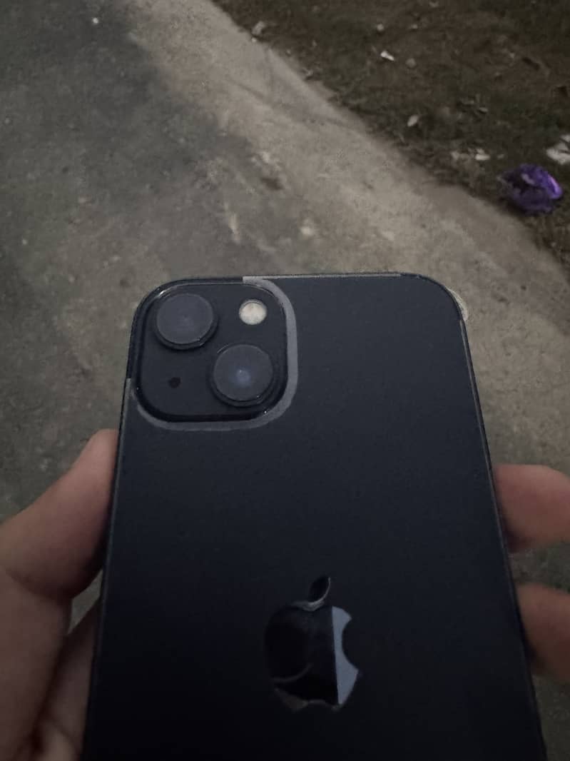 Apple iPhone 13 4