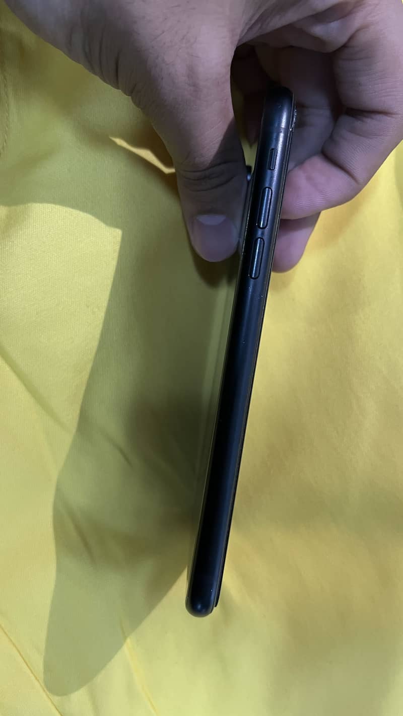 Apple iPhone XR 4