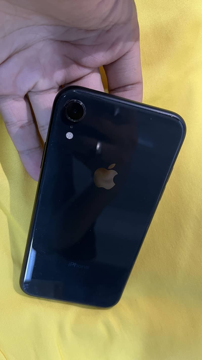Apple iPhone XR 7