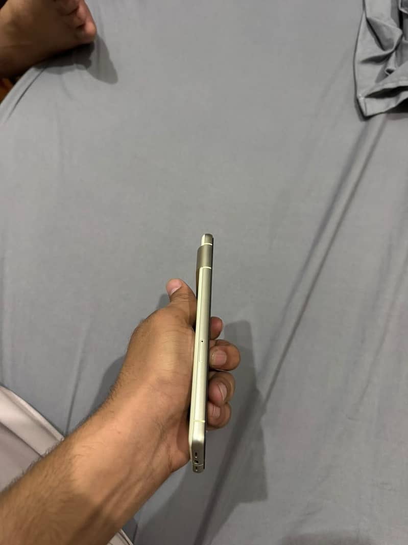 Google Pixel 7 4