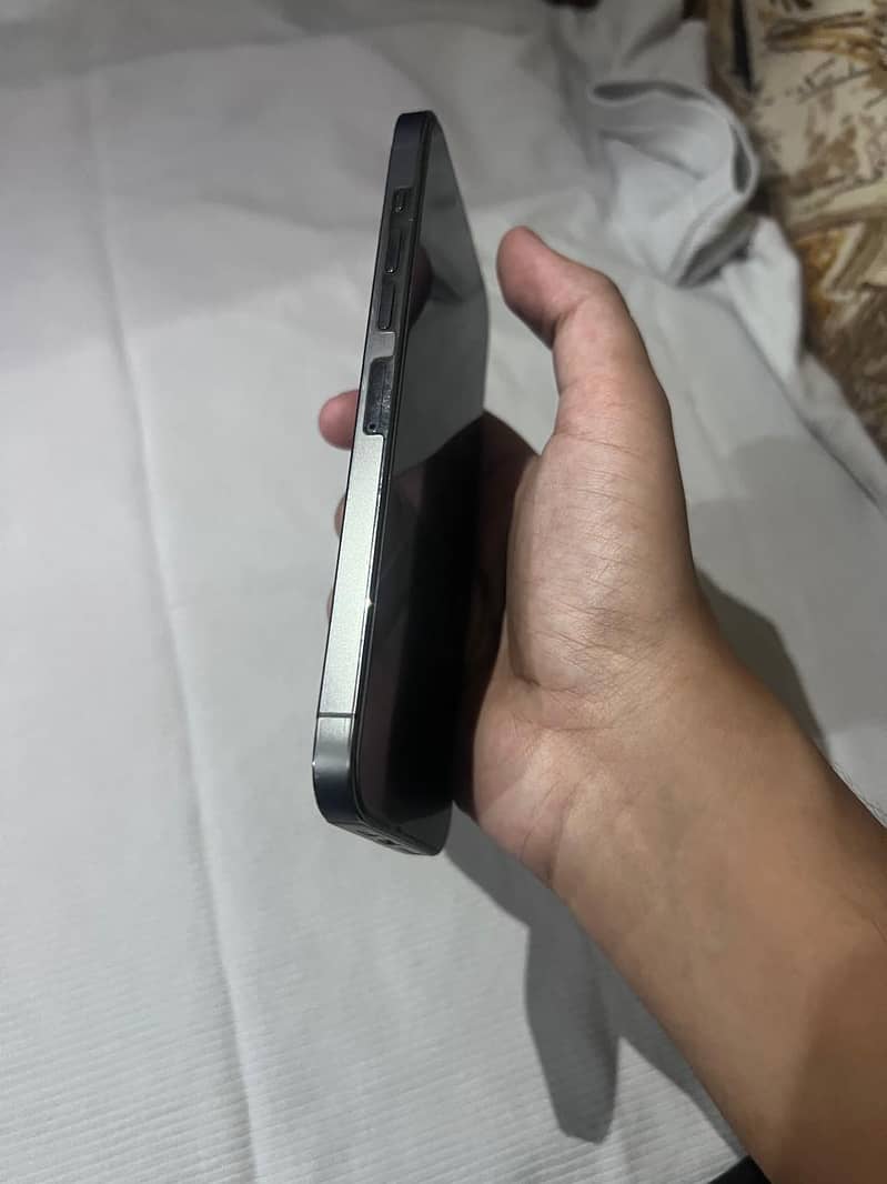 Apple iPhone 13 Pro Max 1