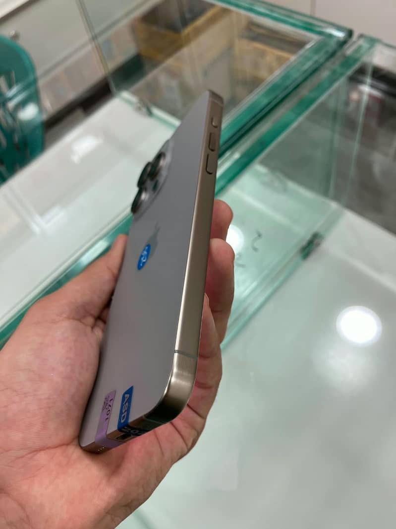 Apple iPhone 15 Pro Max 2