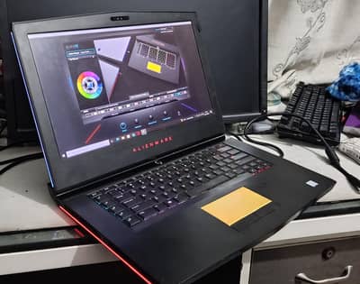 Alienware 15 R3 - i5 7th Gen / GTX 1050 Ti / 16/512