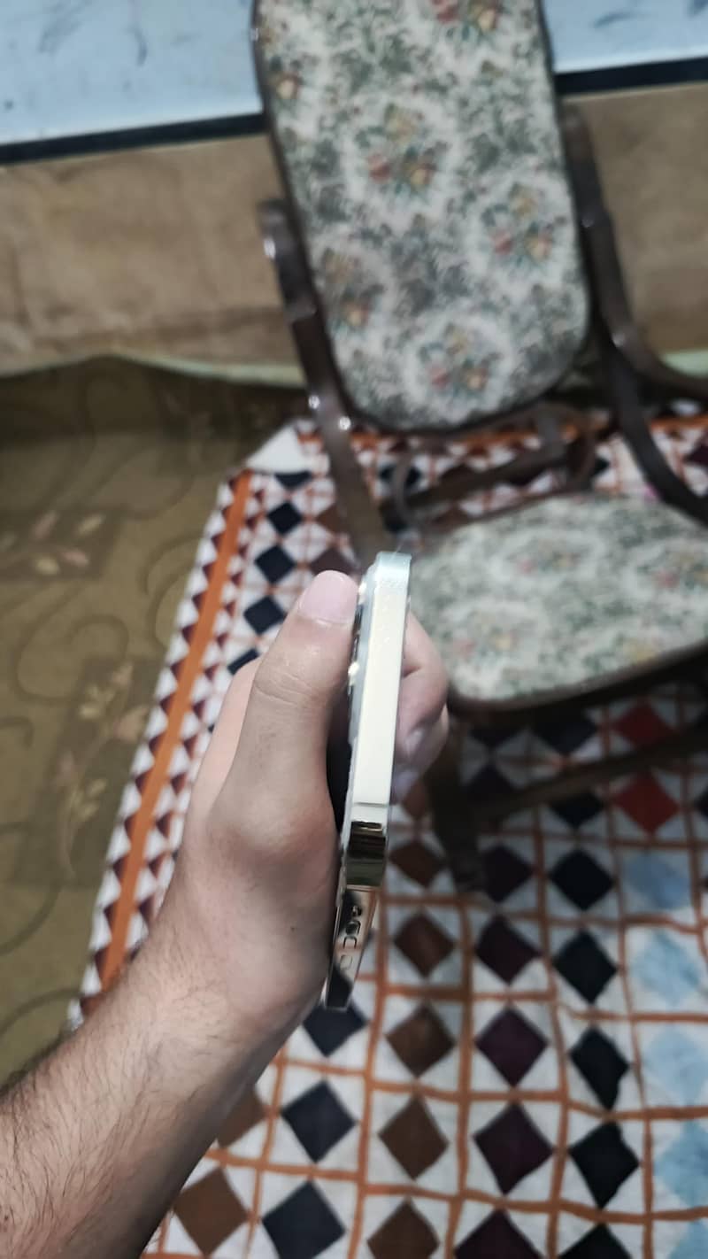 Apple iPhone 13 Pro Max 4