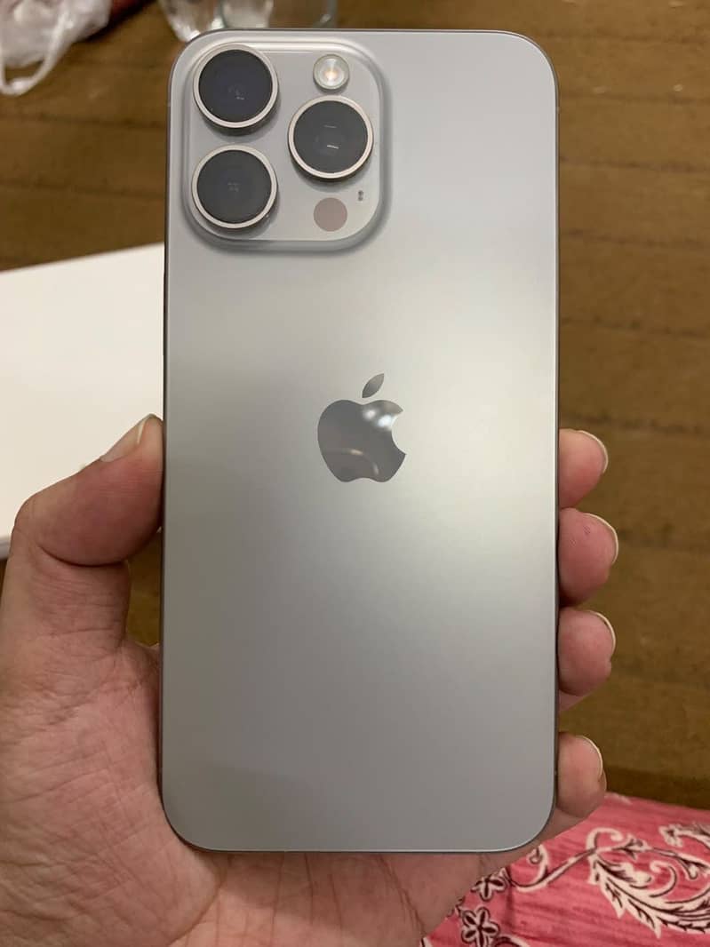 Apple iPhone 15 Pro Max 1