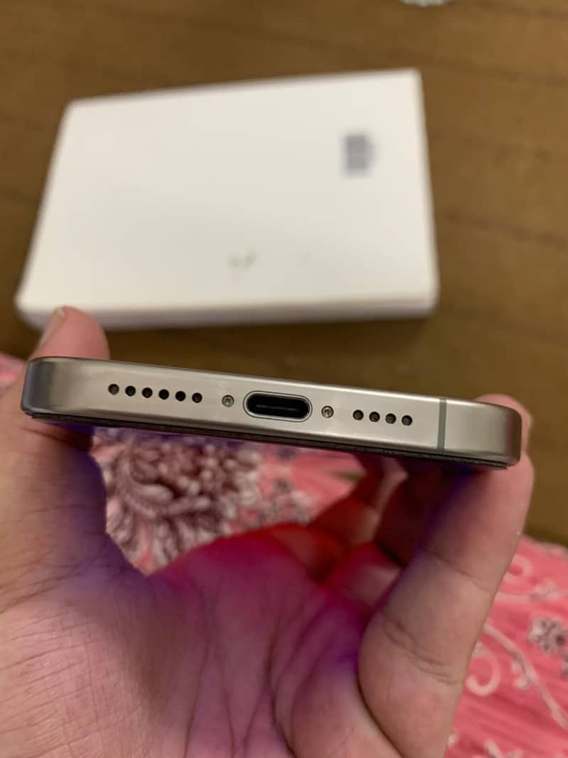 Apple iPhone 15 Pro Max 2