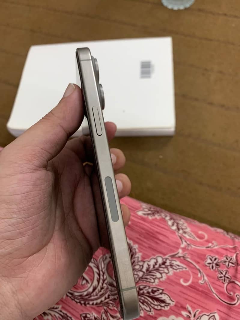 Apple iPhone 15 Pro Max 3