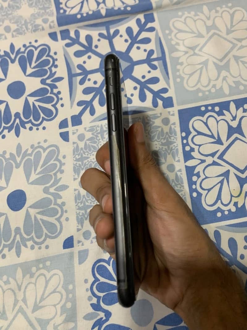 Apple iPhone 11 3