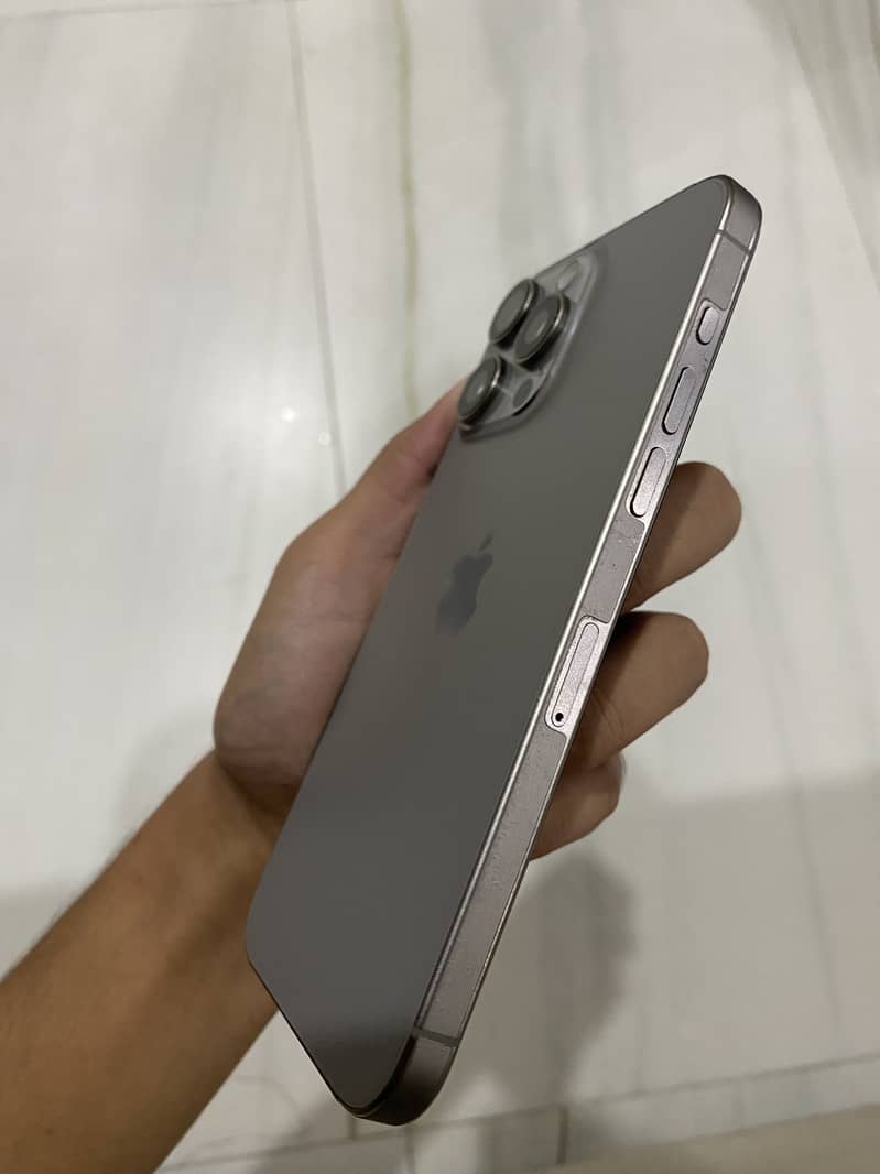 Apple iPhone 15 Pro Max 1