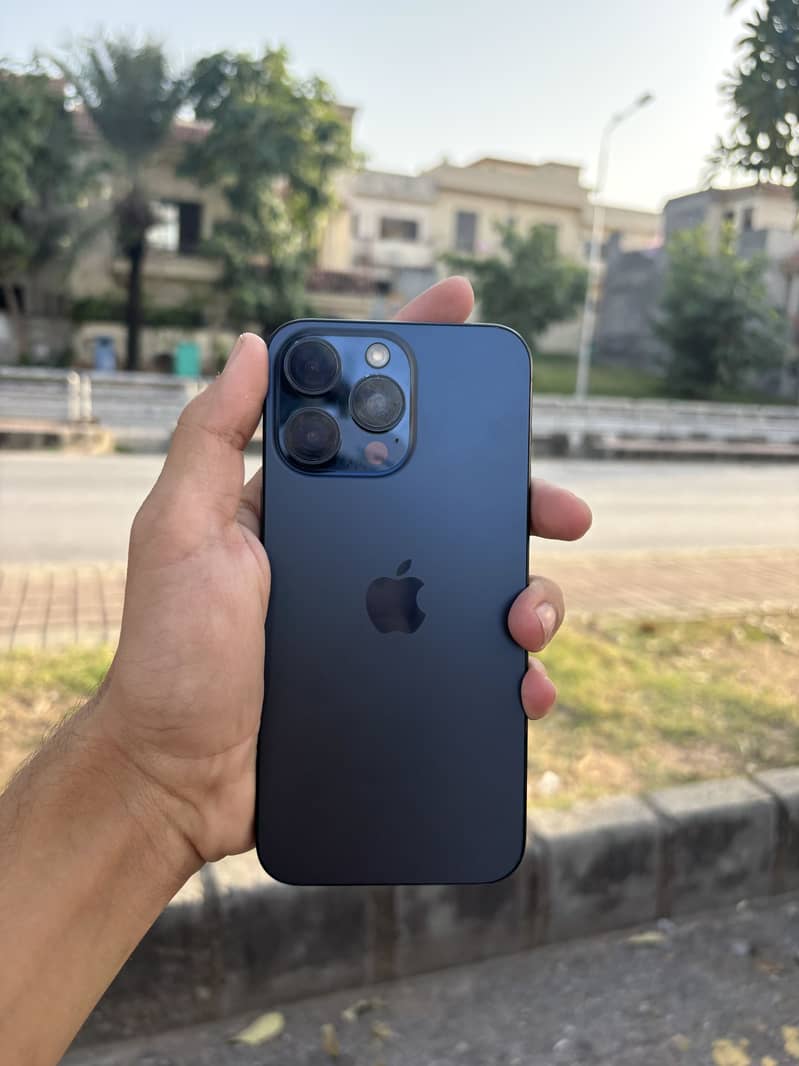 Apple iPhone 15 Pro Max 0