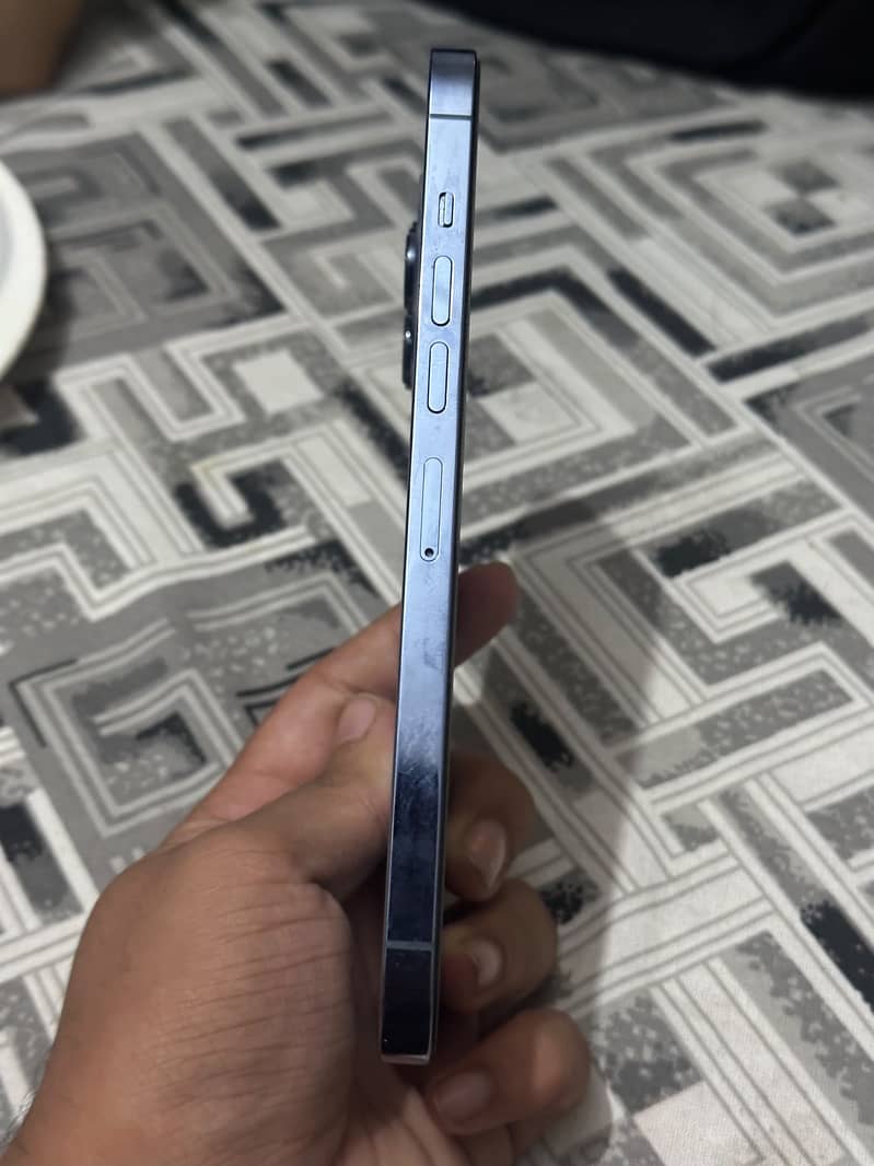 Apple iPhone 13 Pro Max 4