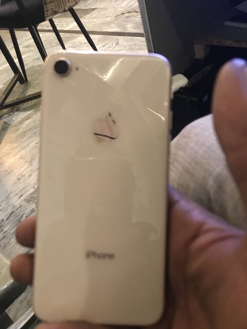 Apple iPhone 8 1