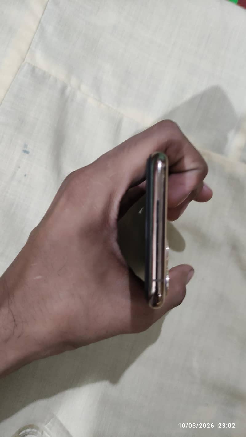 Apple iPhone 11 Pro 4