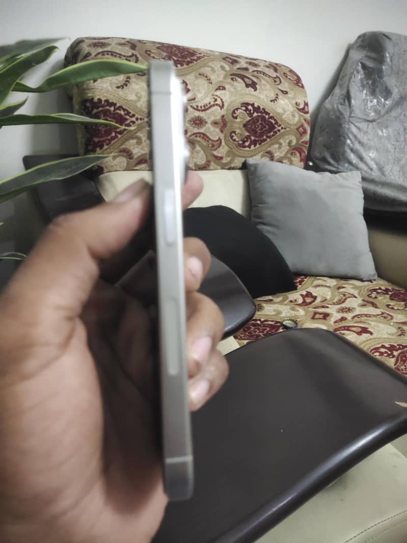 Apple iPhone 15 Pro 1
