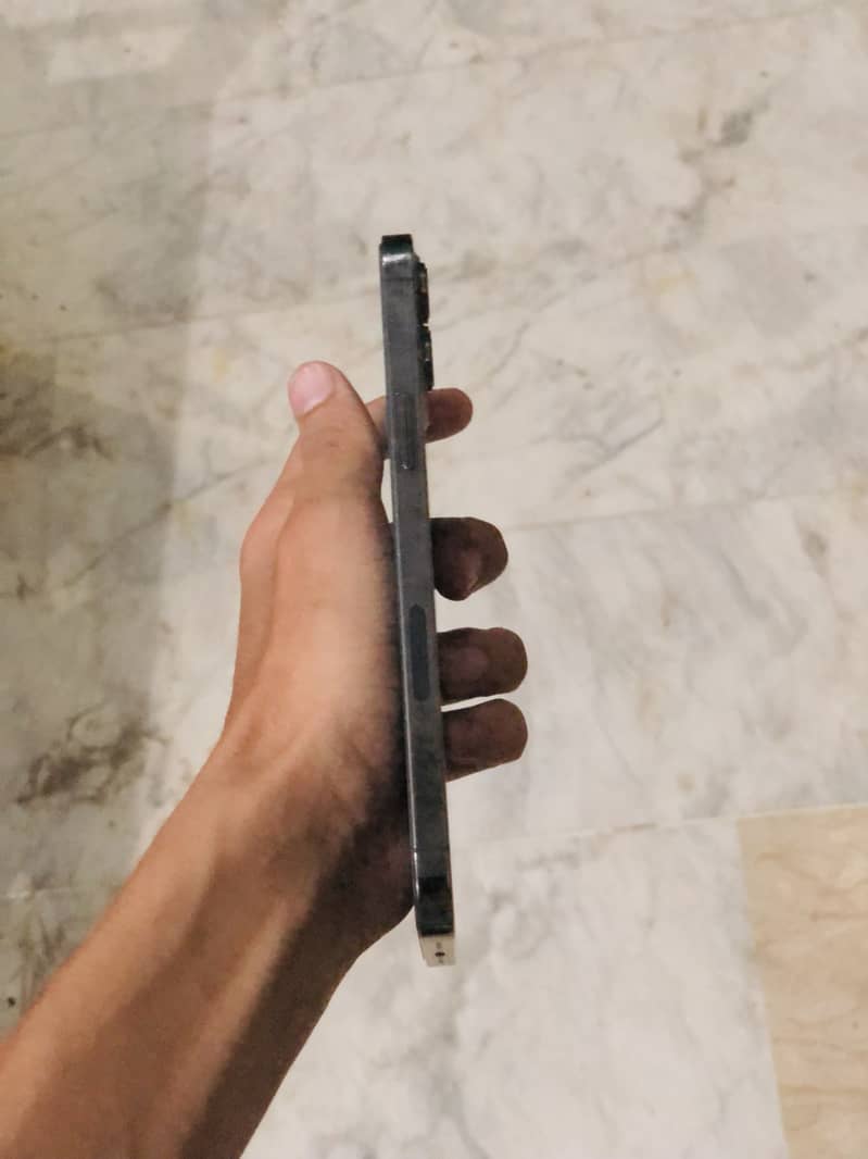 Apple iPhone 12 Pro Max 3