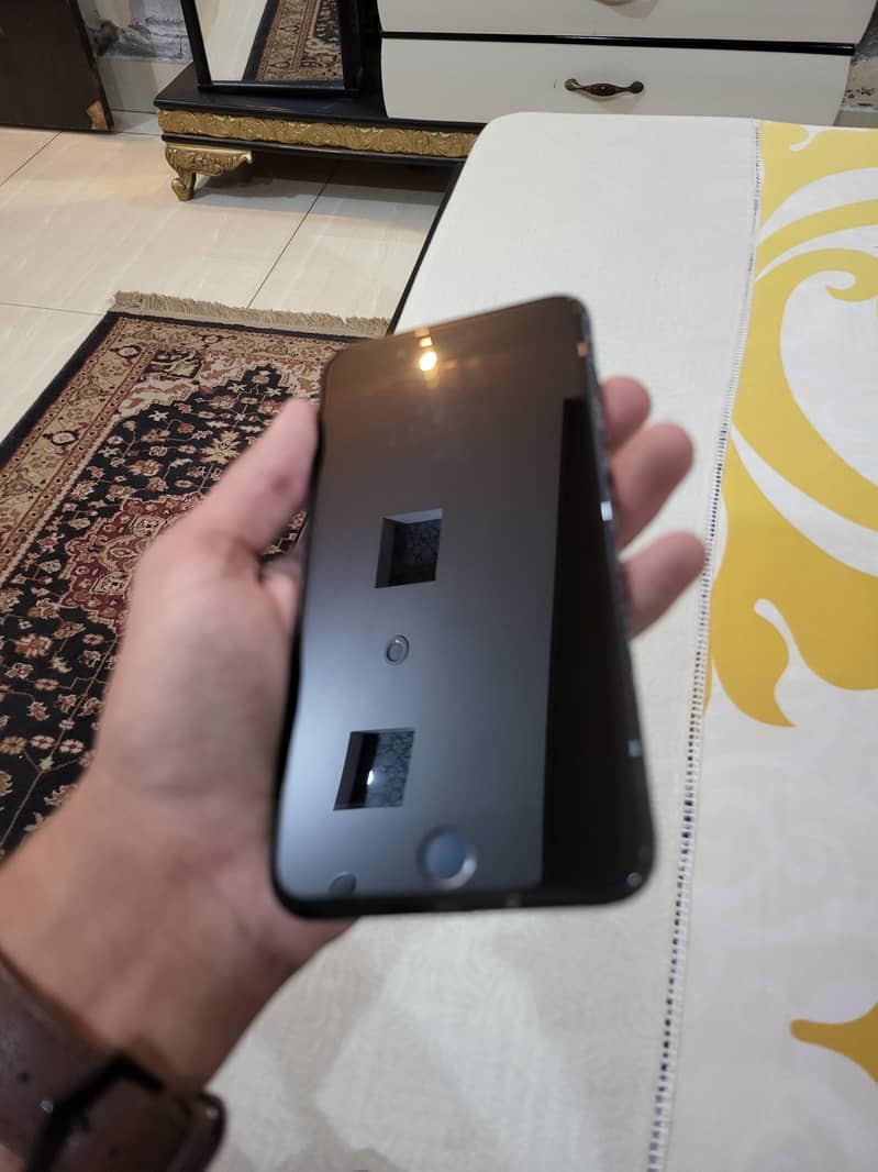 Apple iPhone 7 Plus 1