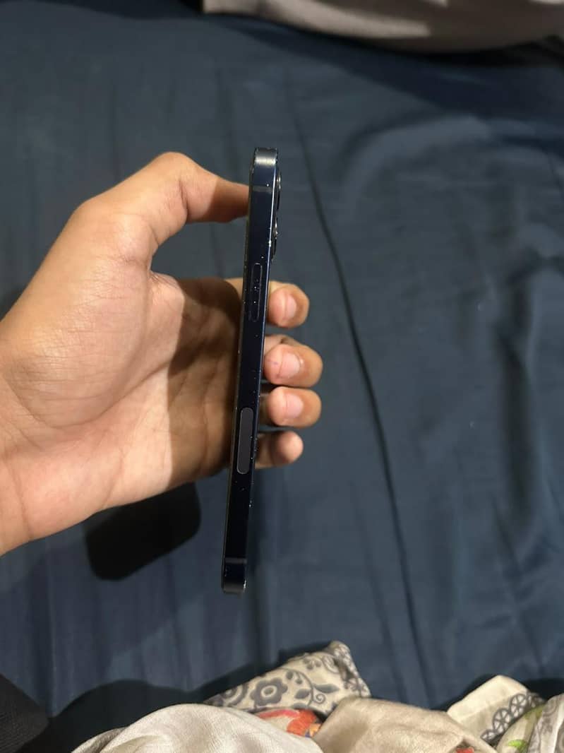 Apple iPhone 12 2