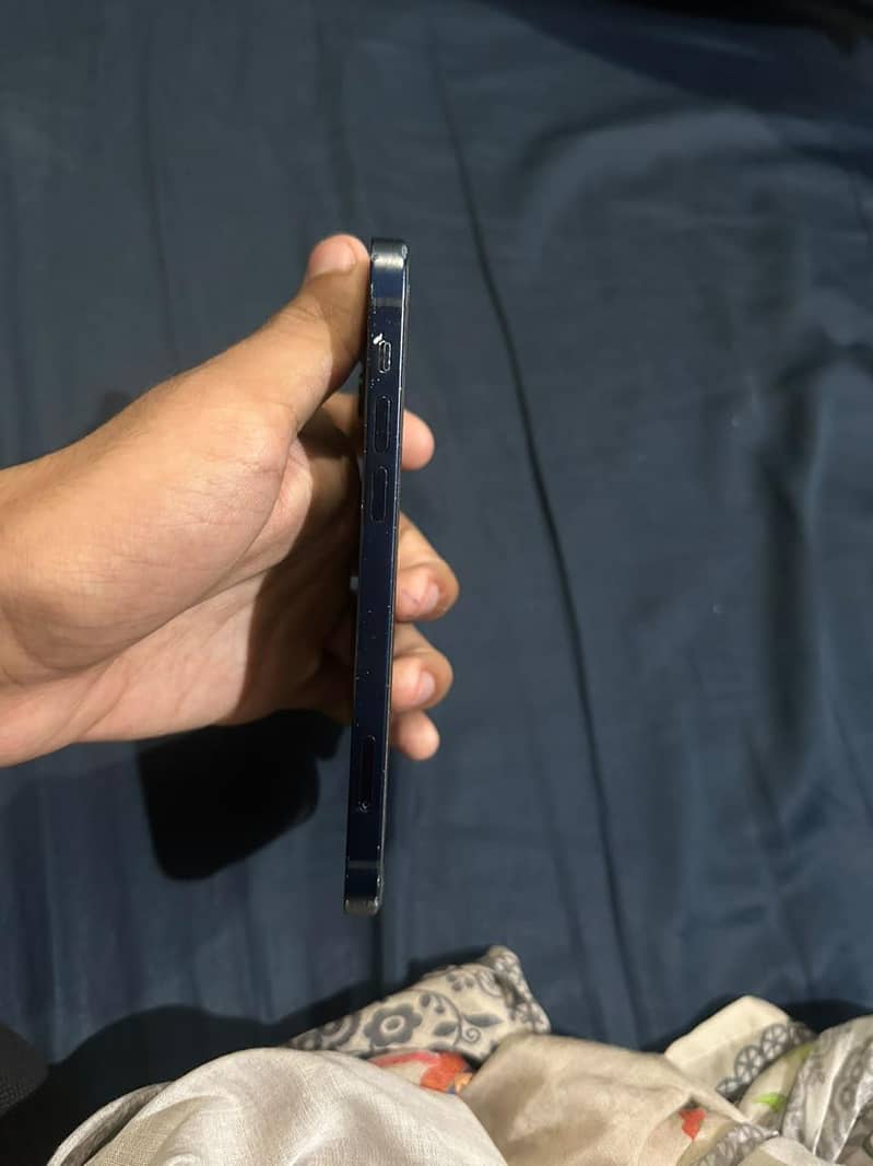 Apple iPhone 12 3