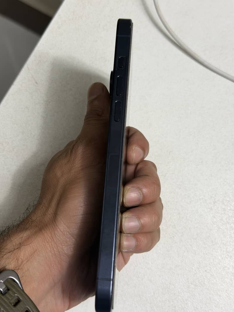 Apple iPhone 15 Pro Max 2