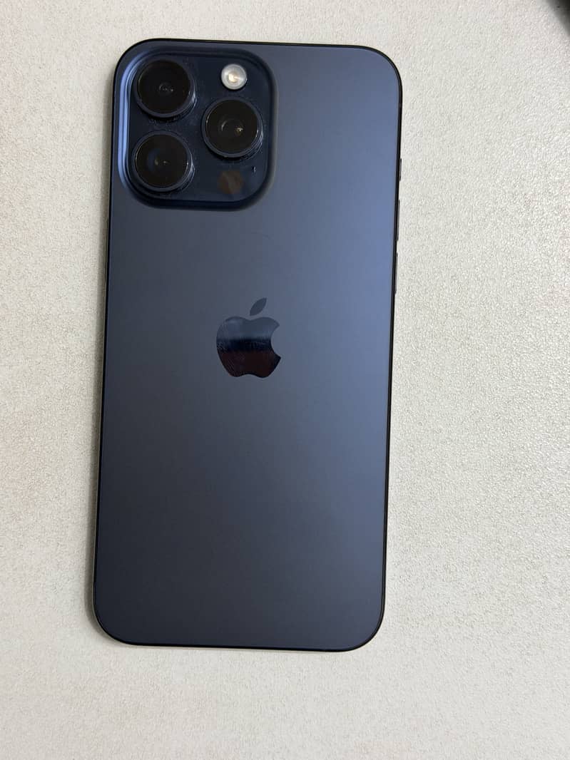 Apple iPhone 15 Pro Max 3