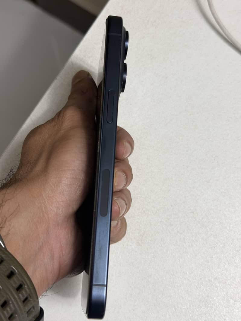 Apple iPhone 15 Pro Max 4
