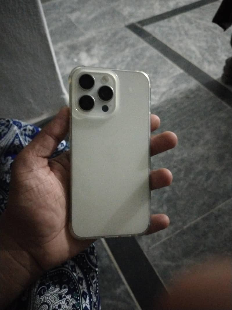 Apple iPhone 15 Pro max 0