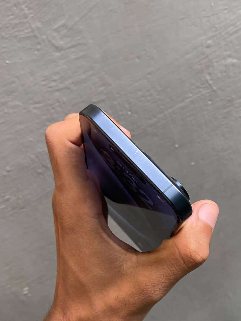 Apple iPhone 15 Pro Max 2