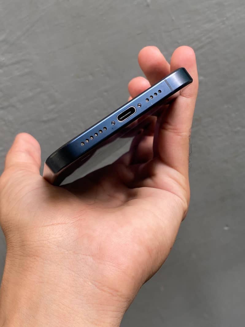 Apple iPhone 15 Pro Max 3