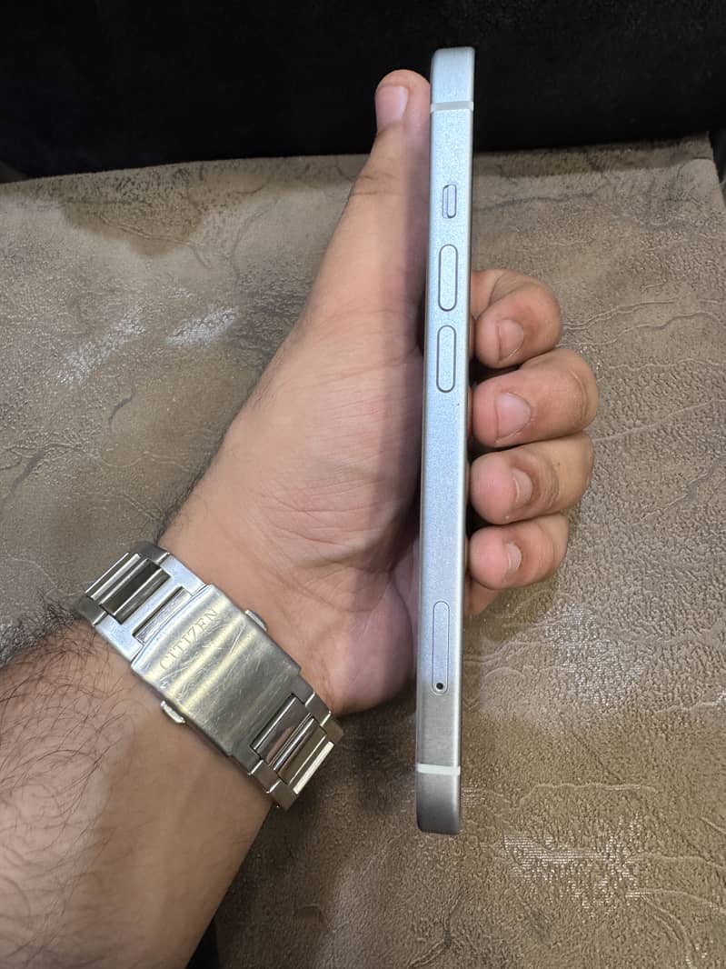 Apple iPhone 15 4