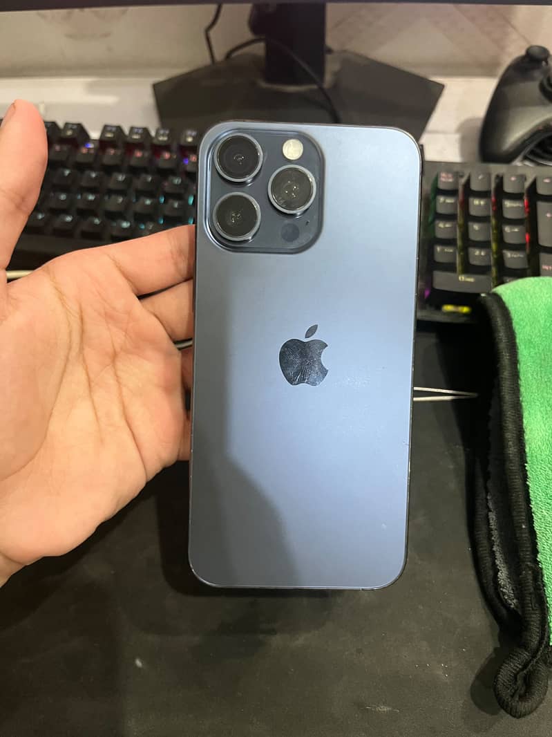Apple iPhone 15 Pro Max 2