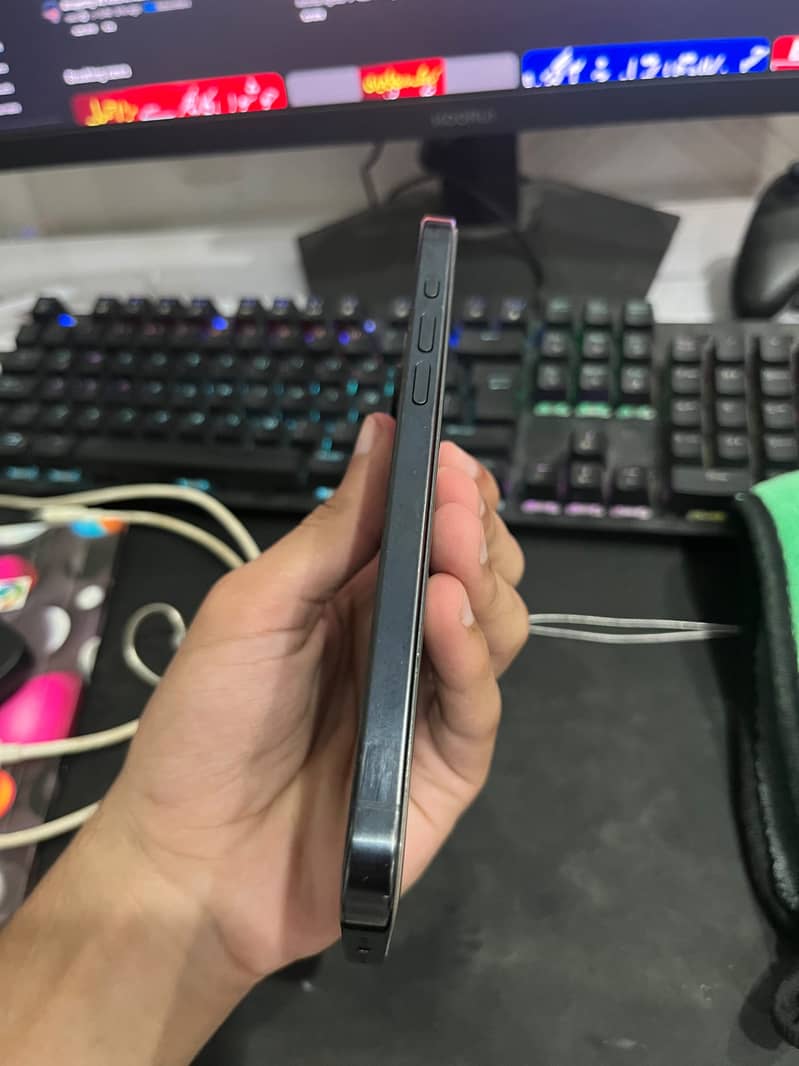 Apple iPhone 15 Pro Max 6