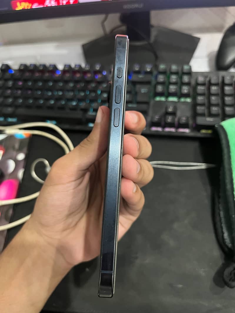 Apple iPhone 15 Pro Max 9