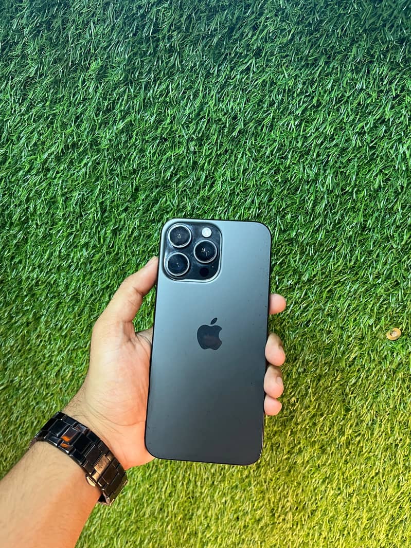 Apple iPhone 15 Pro Max 0