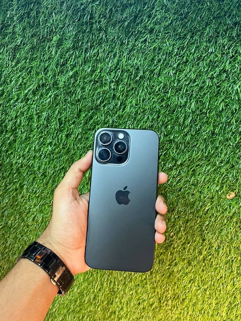 Apple iPhone 15 Pro Max 3